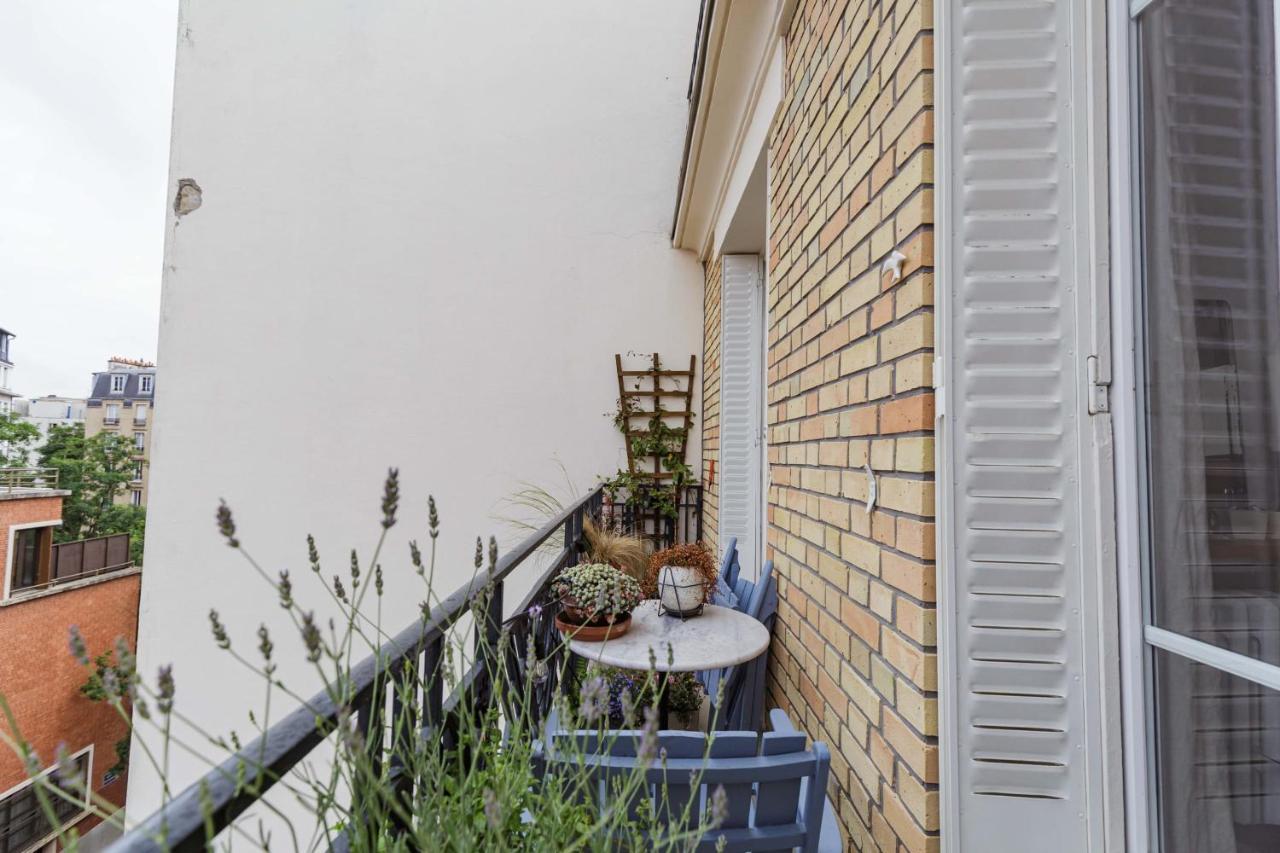 Apartment Comfy 31 M For 2 Well Decorated With Balcony *