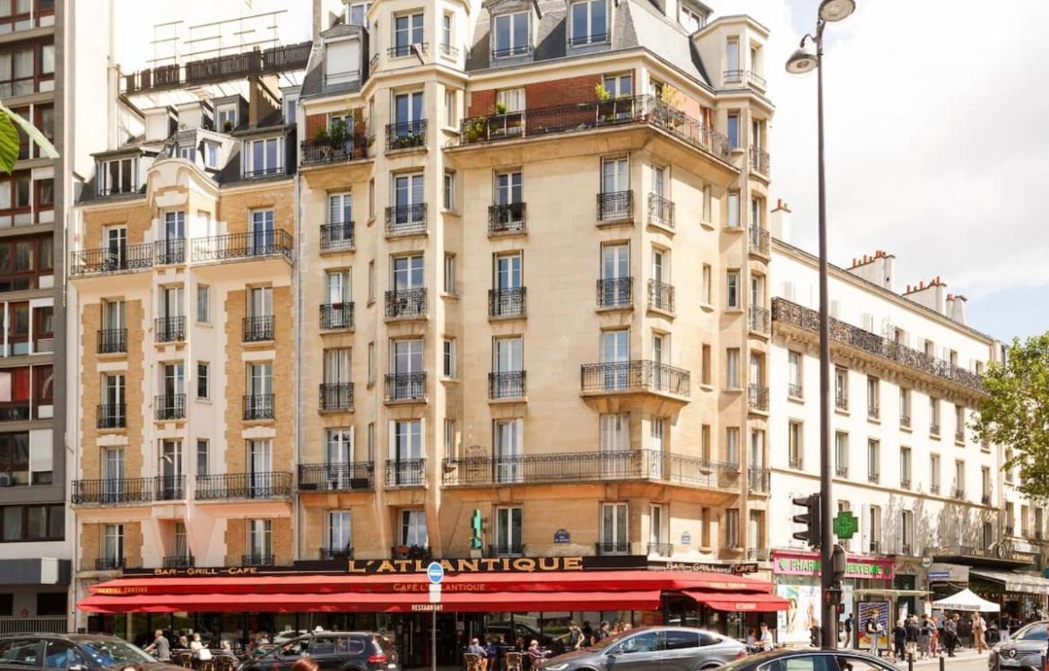 Apartment Beautiful With A View Of Eiffel Tower In Center *
