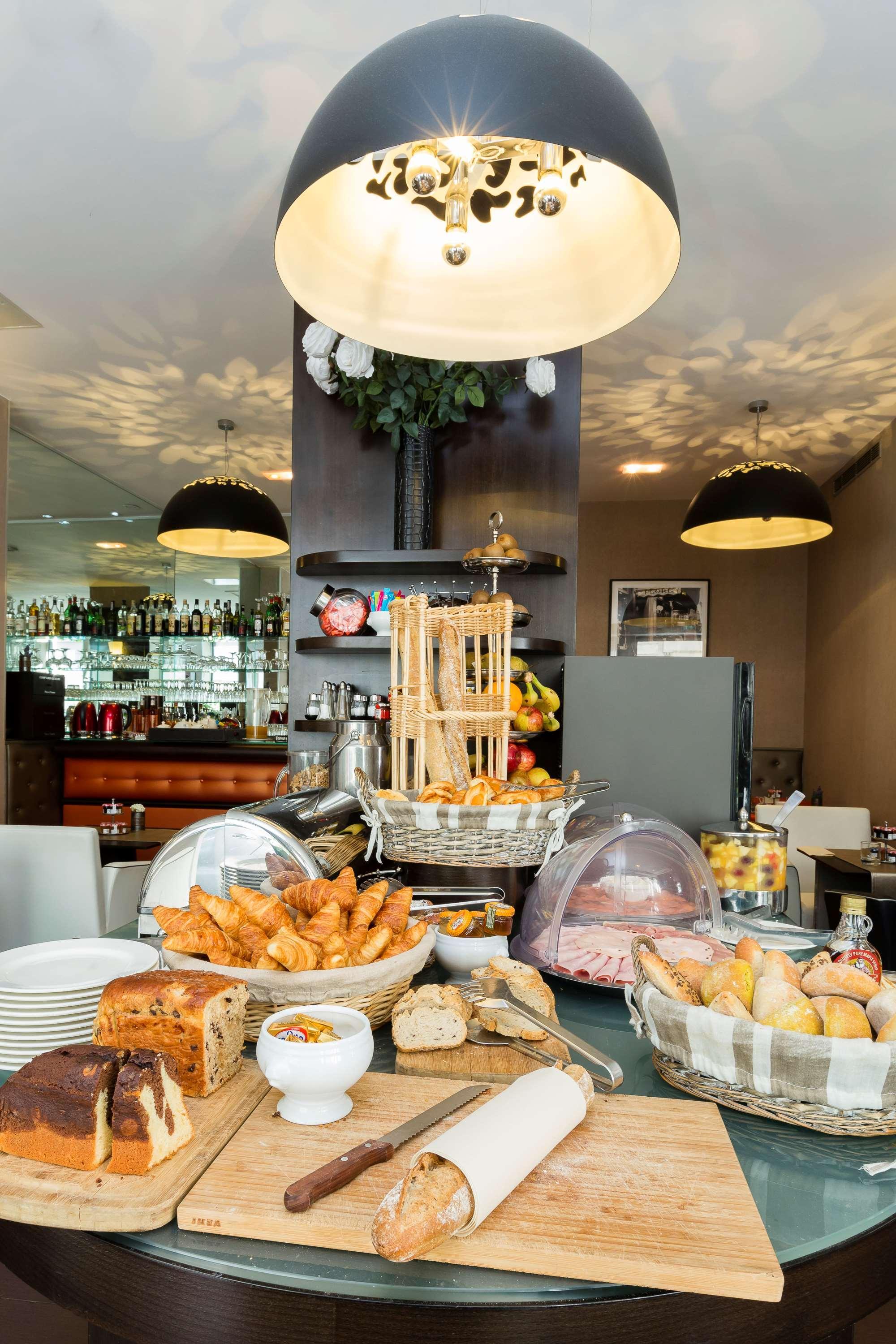 Hotel Elysees Bassano Paris