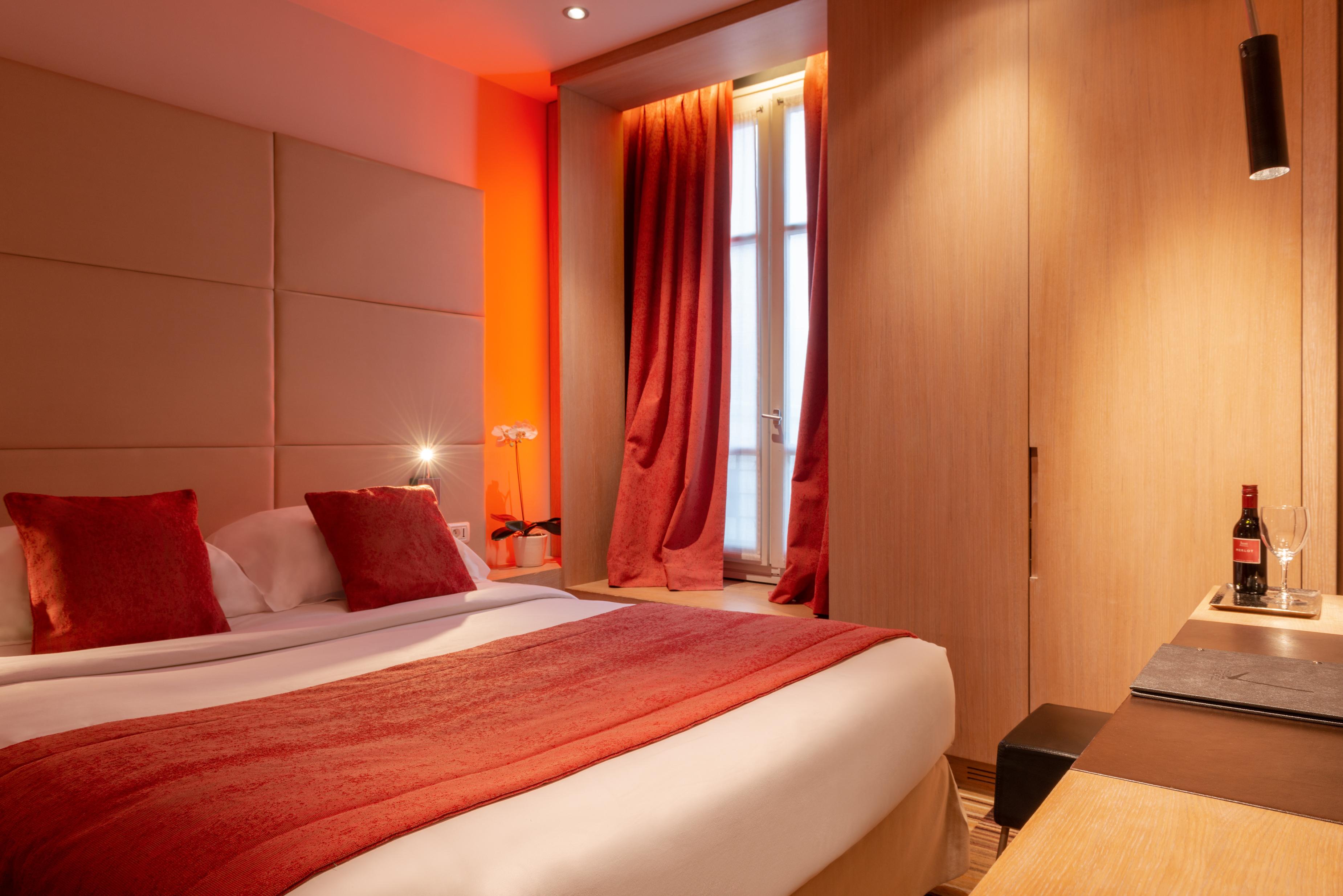 Hotel Golden Tulip Opera De Noailles 4*