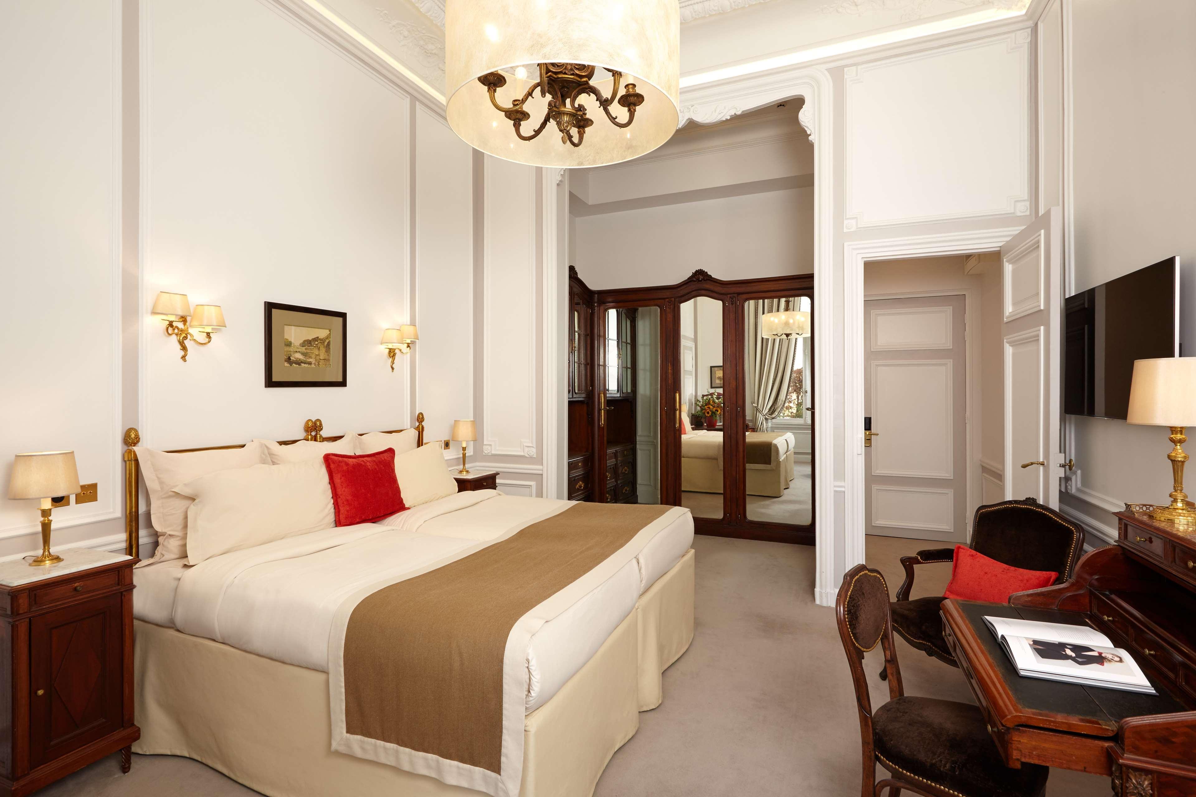 Hotel Regina Louvre Paris