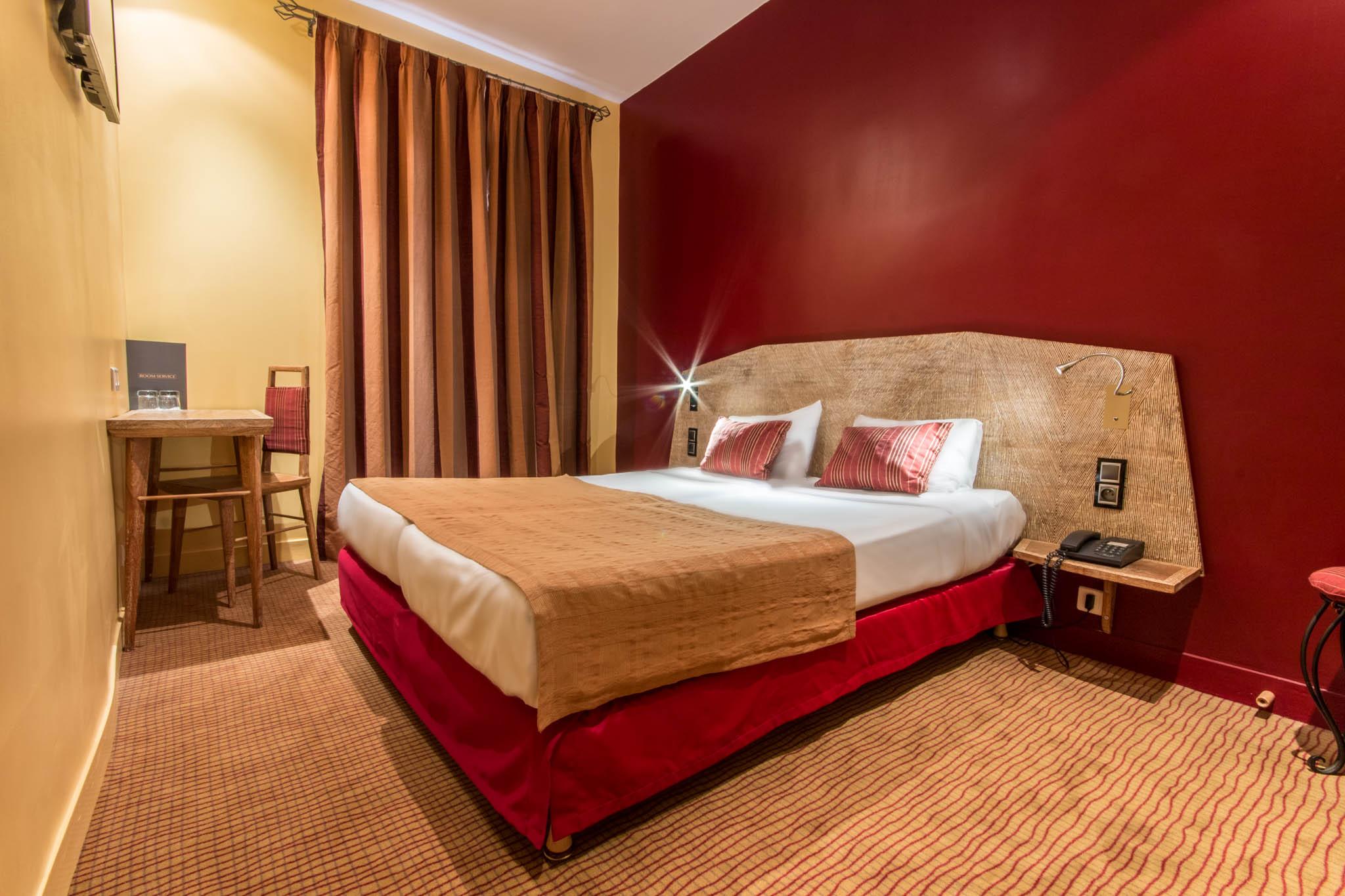 Moulin Plaza 3*