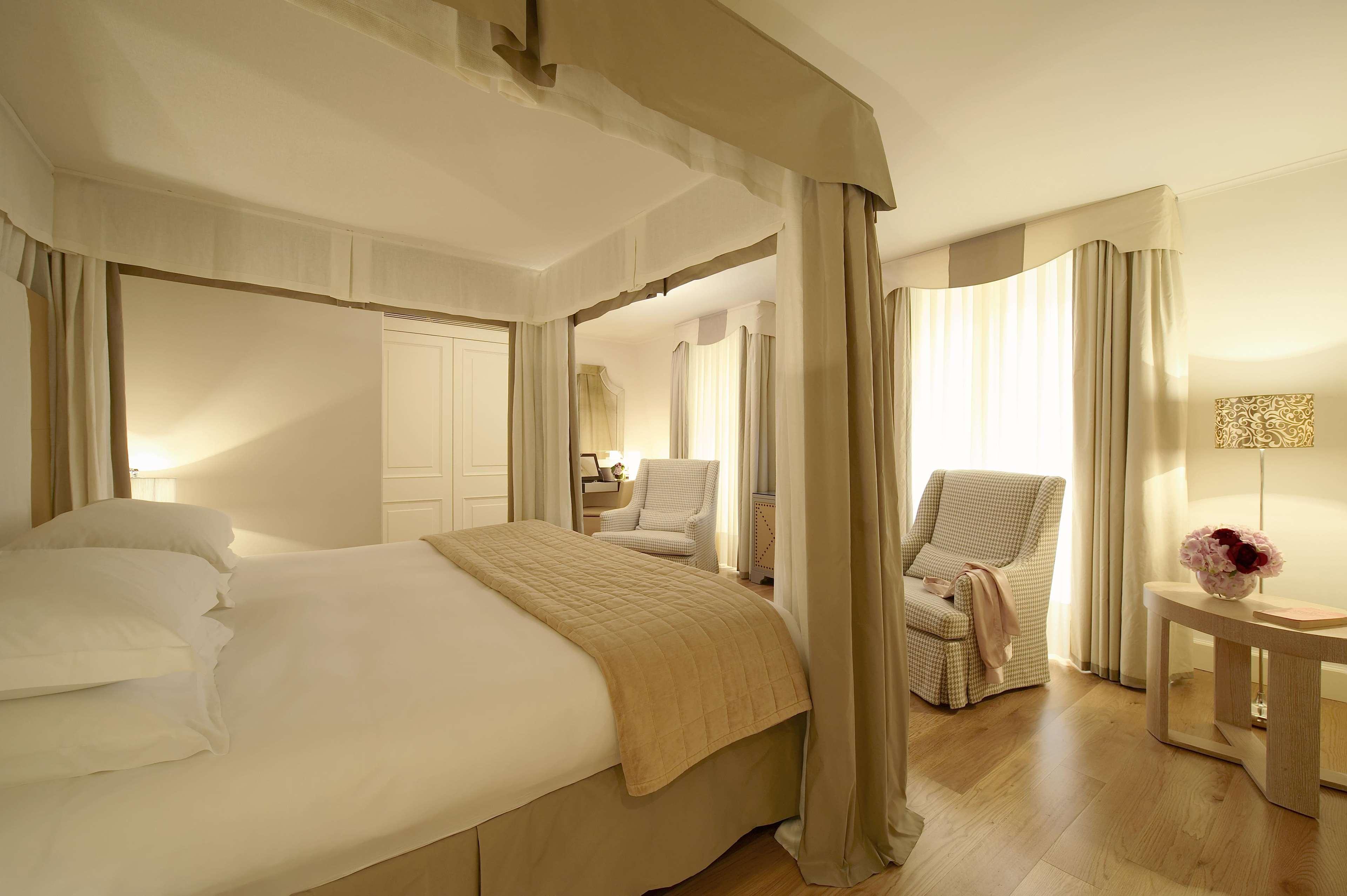 Castille Hotel