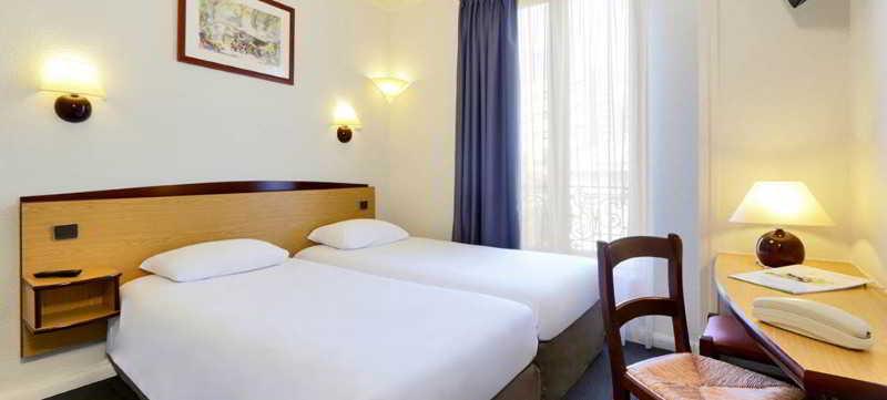 Campanile 15 - Tour Eiffel Hotel 2*