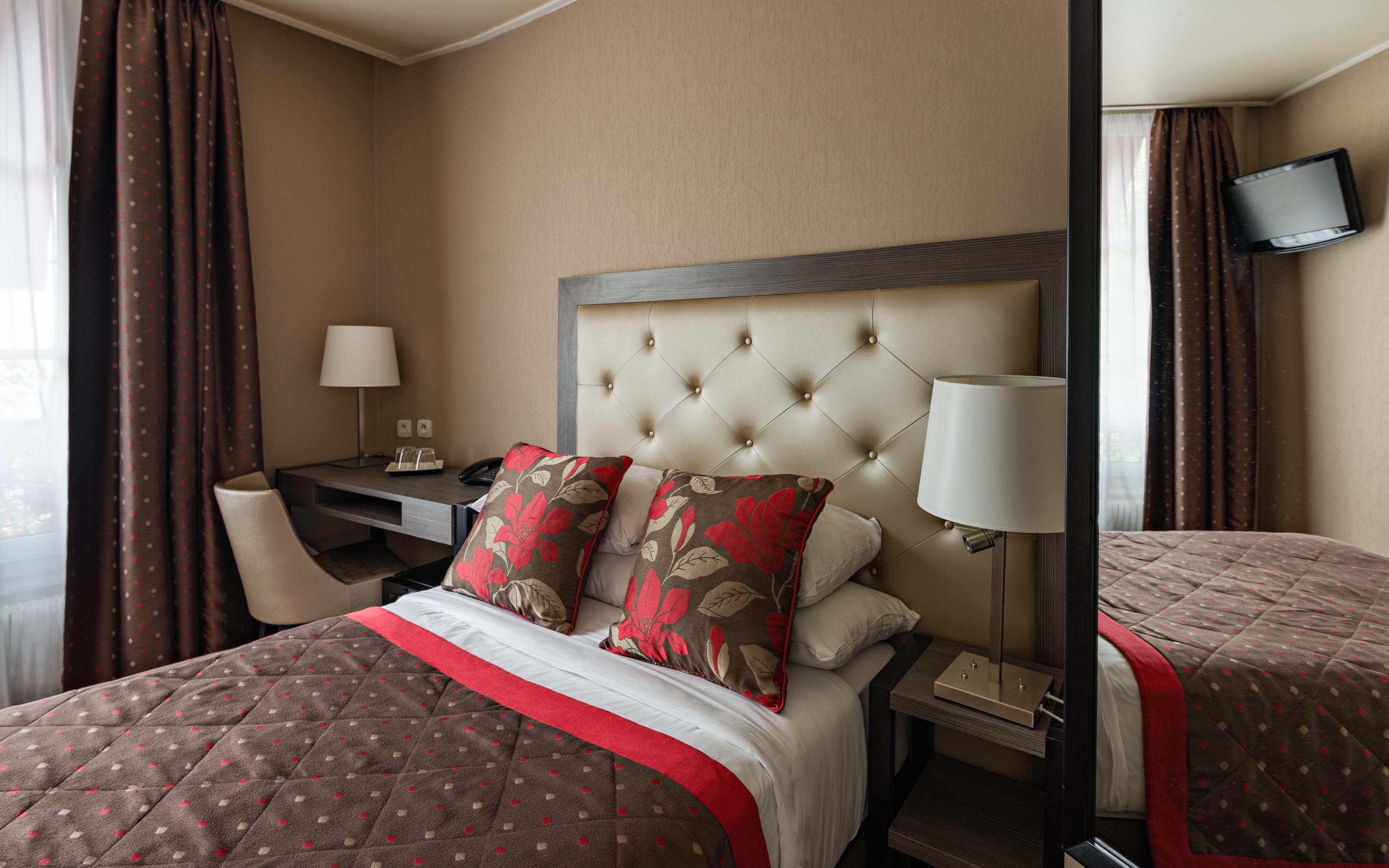 Eiffel Kennedy Hotel 3*