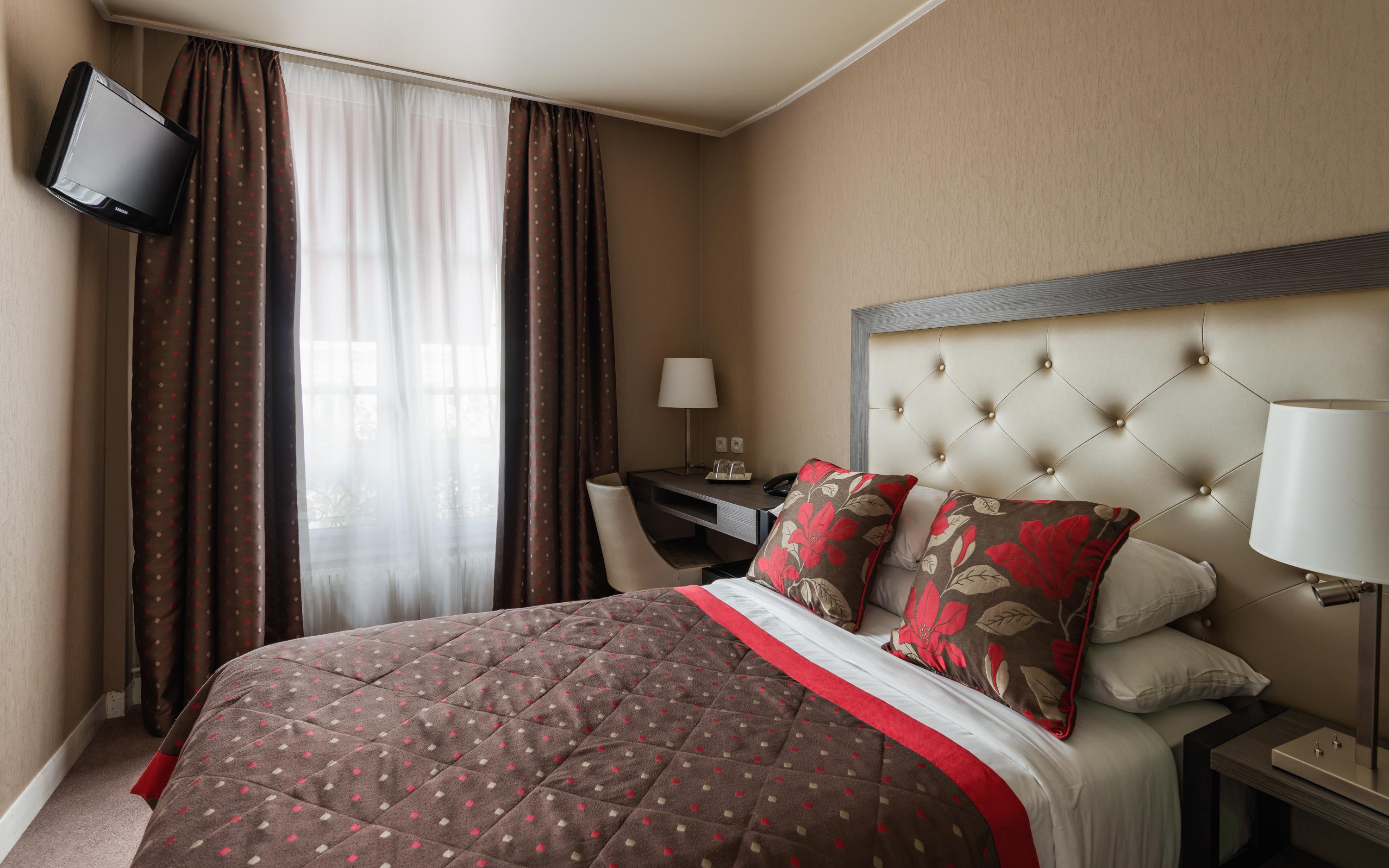 Eiffel Kennedy Hotel 3*