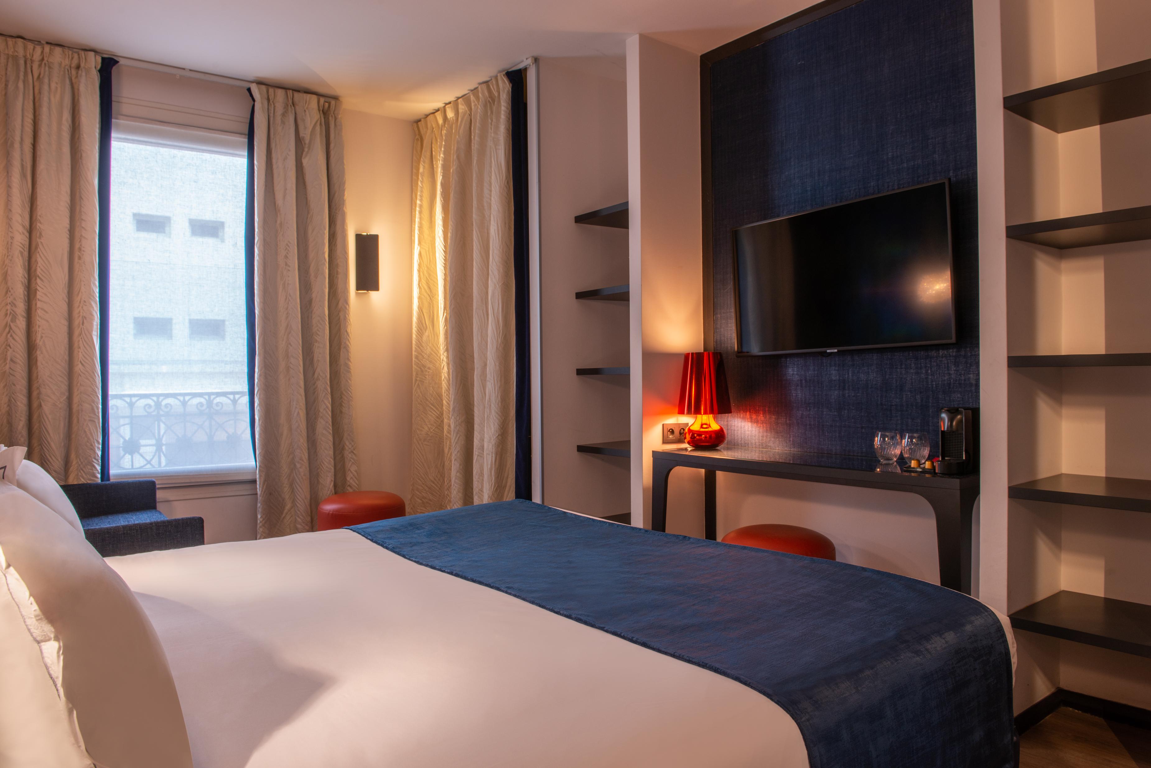 Yllen Eiffel Hotel