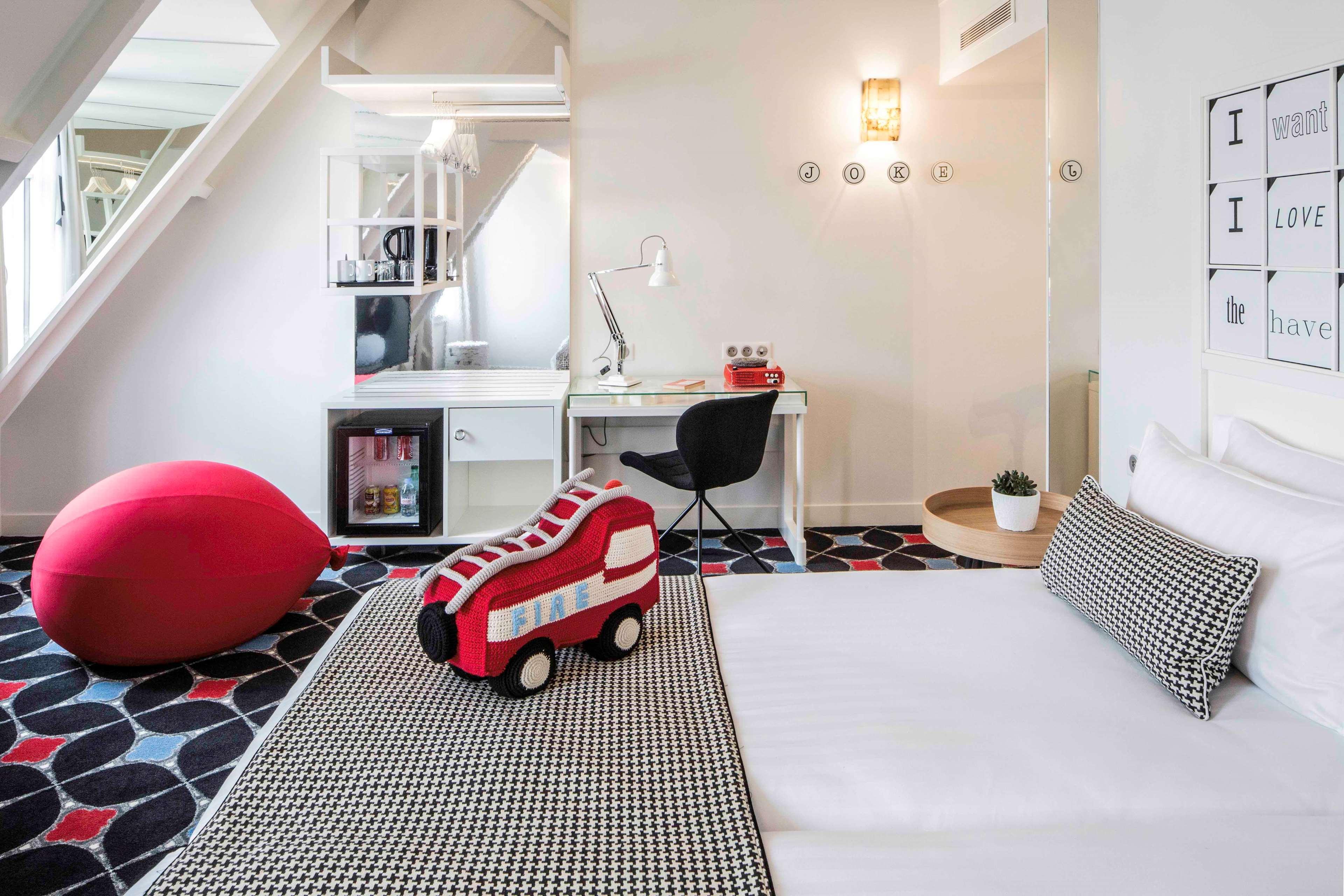 Joke - Astotel Hotel Paris