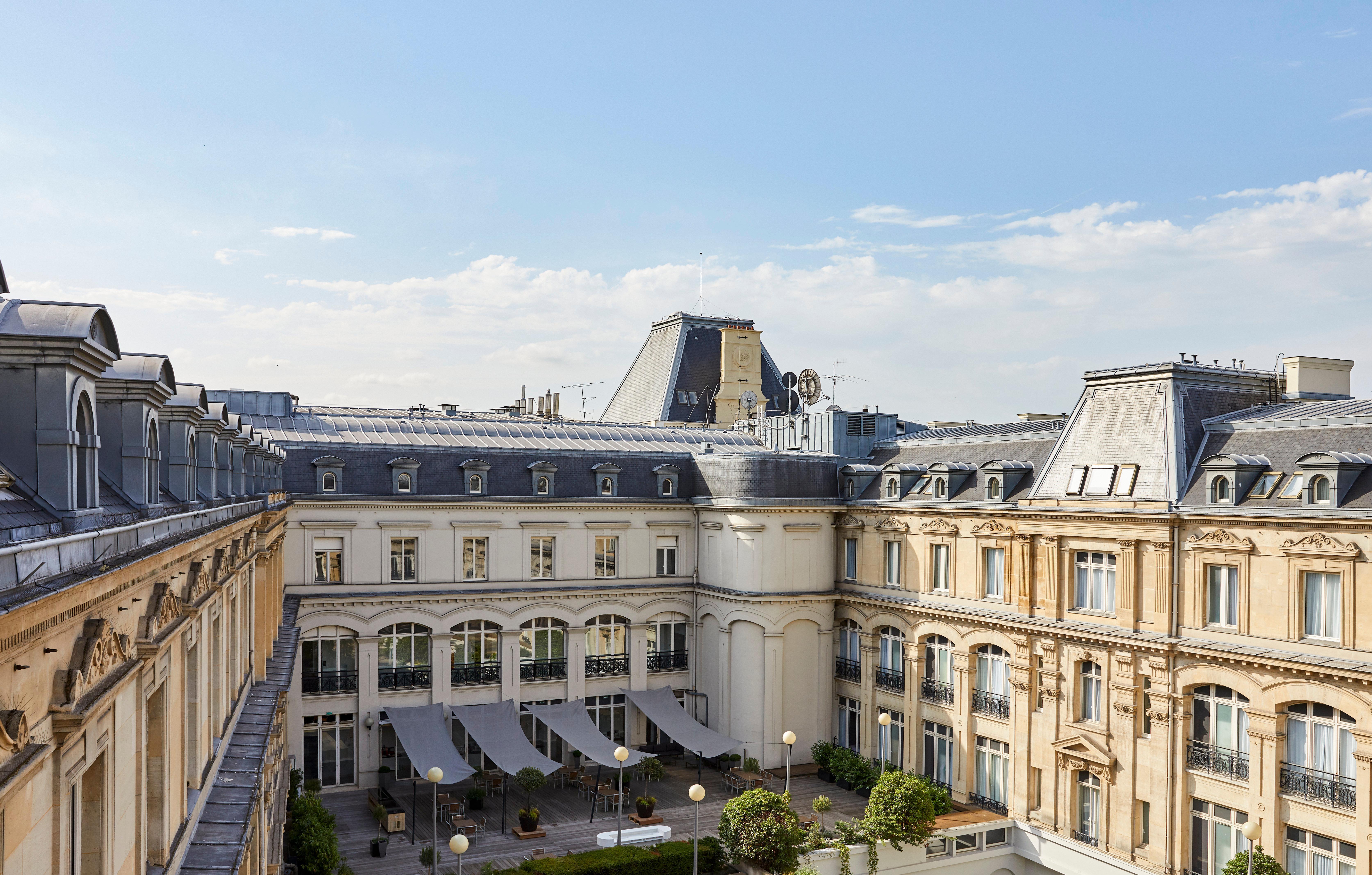 Crowne Plaza Republique By Ihg Hotel 4*
