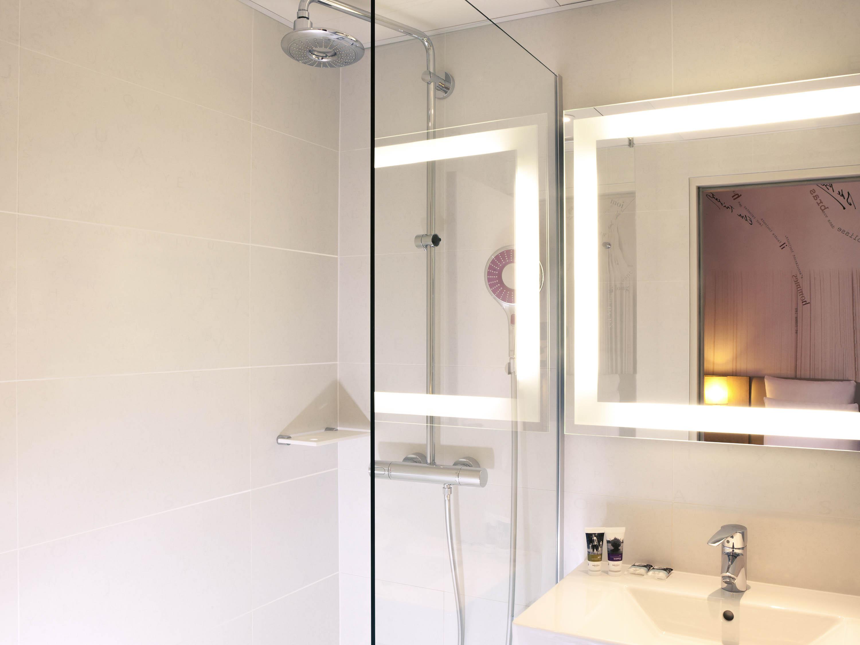 Mercure Montparnasse Raspail Hotel 4*
