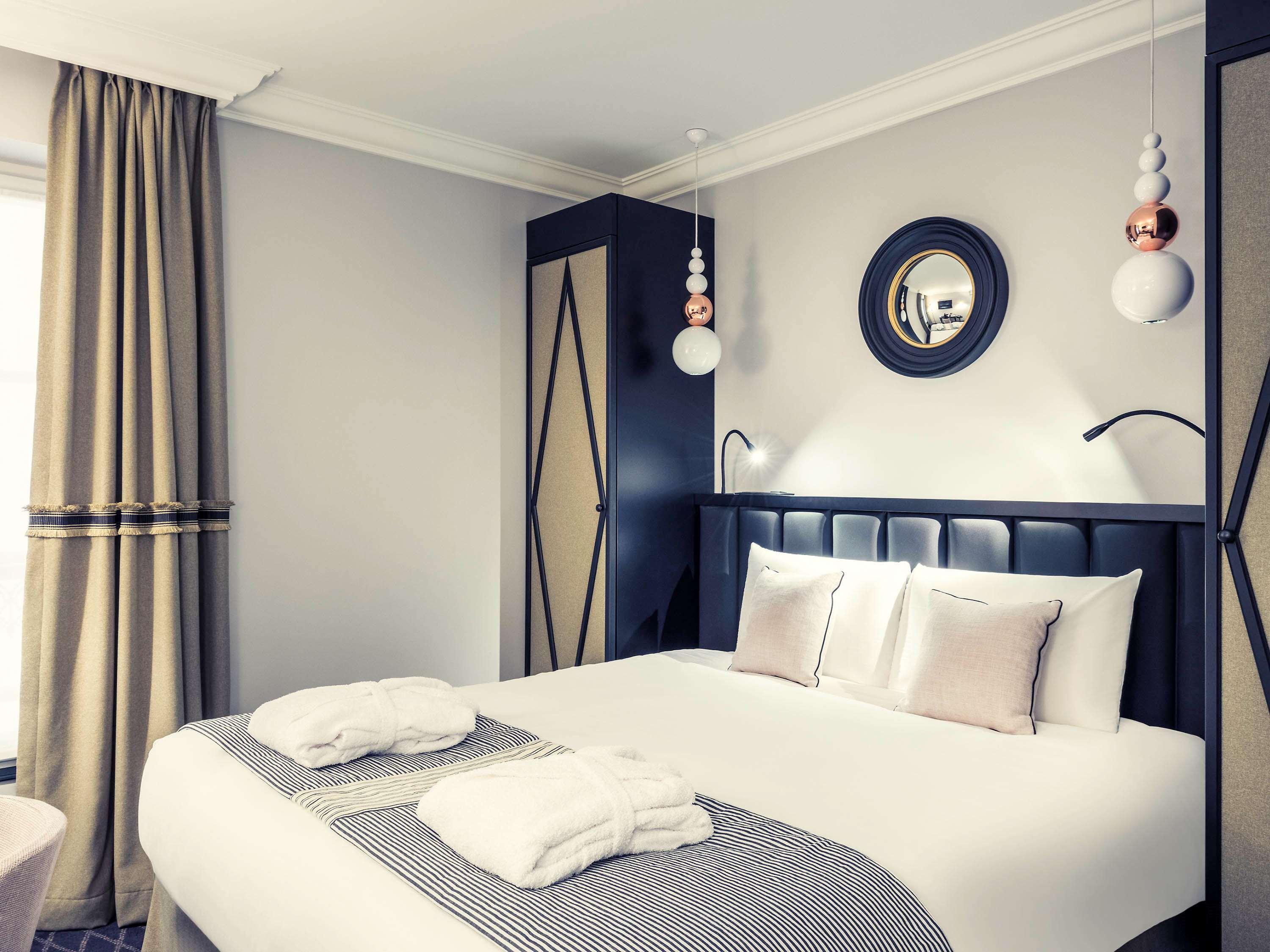 Mercure Arc De Triomphe Wagram