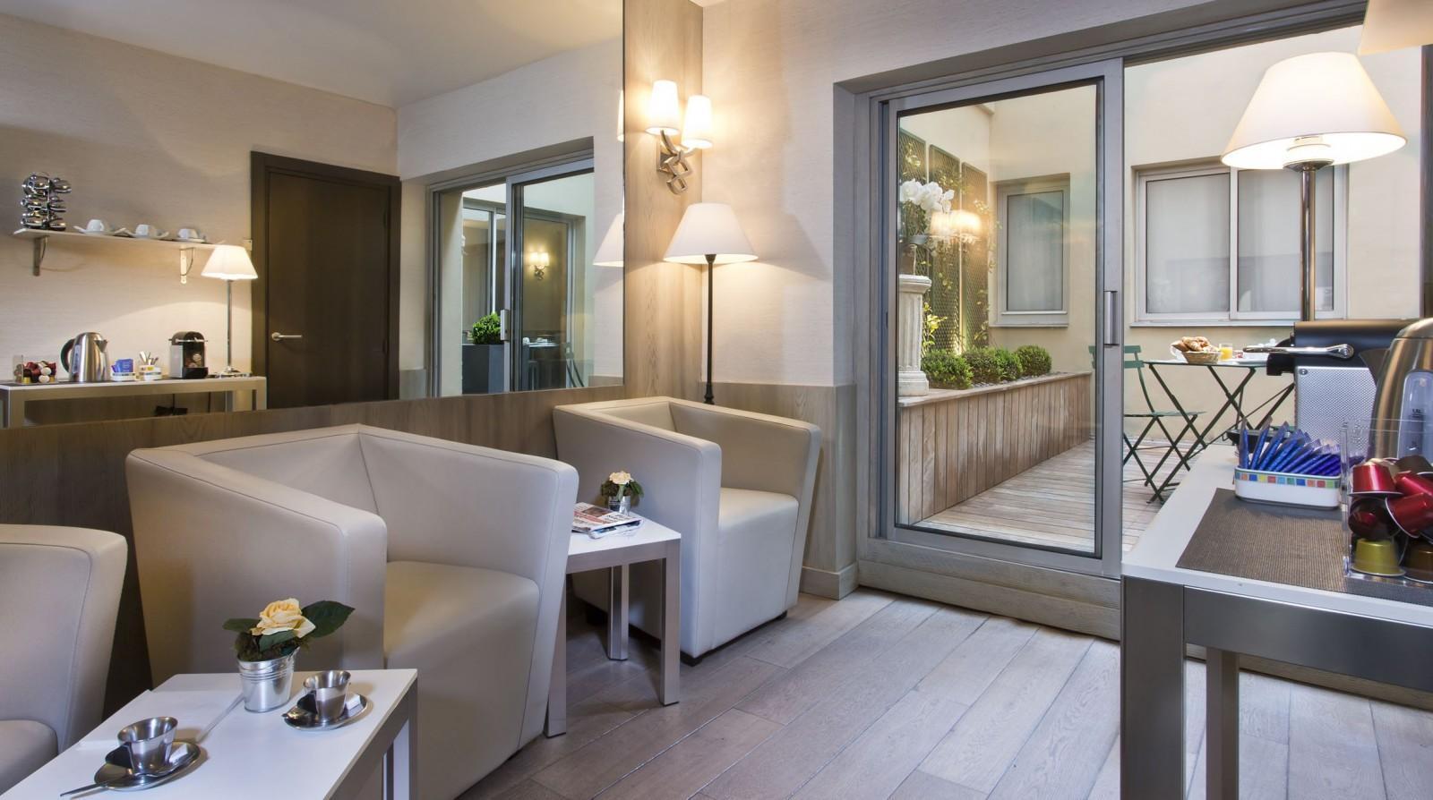 Longchamp Elysees Hotel 3*