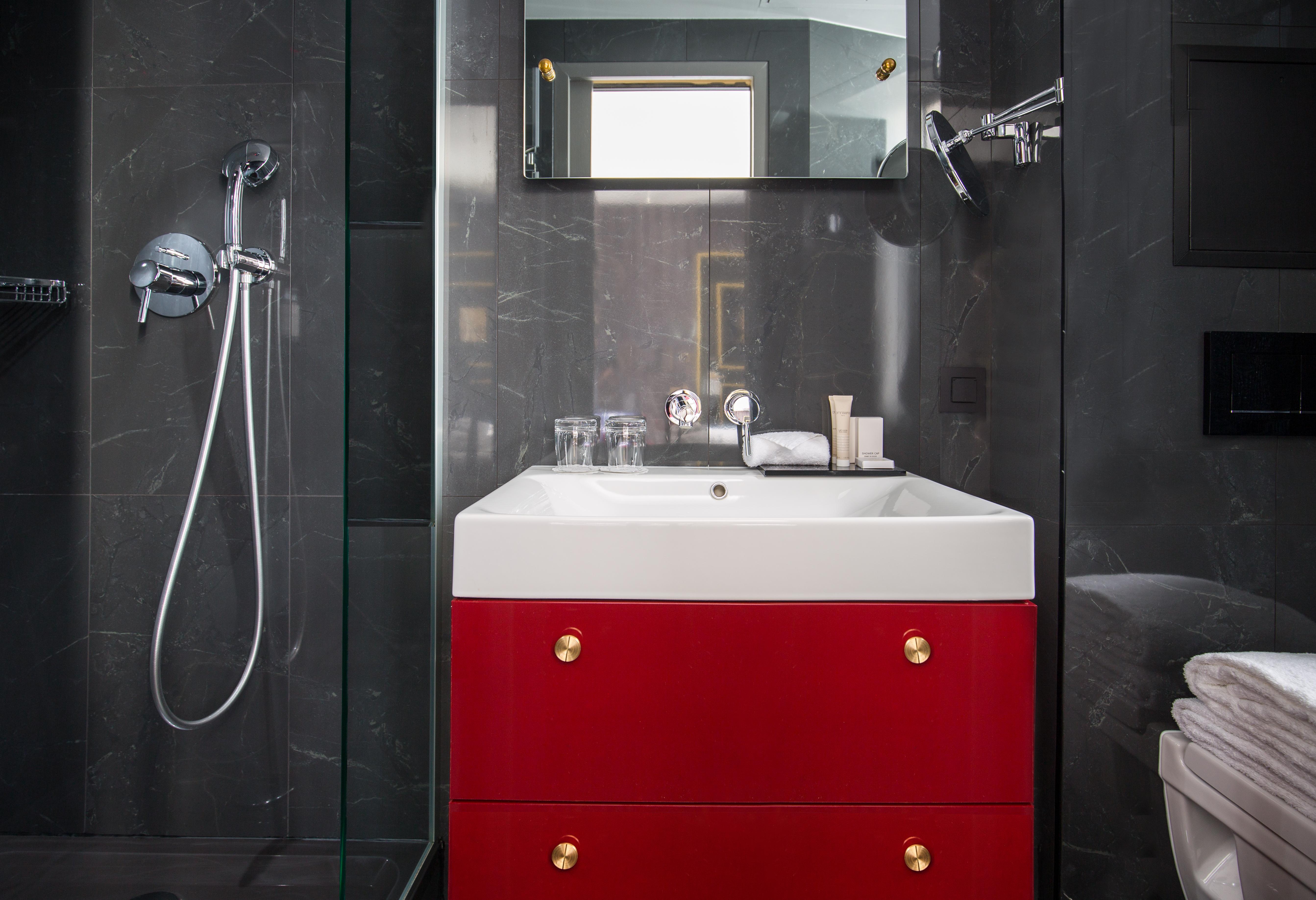 Snob Hotel