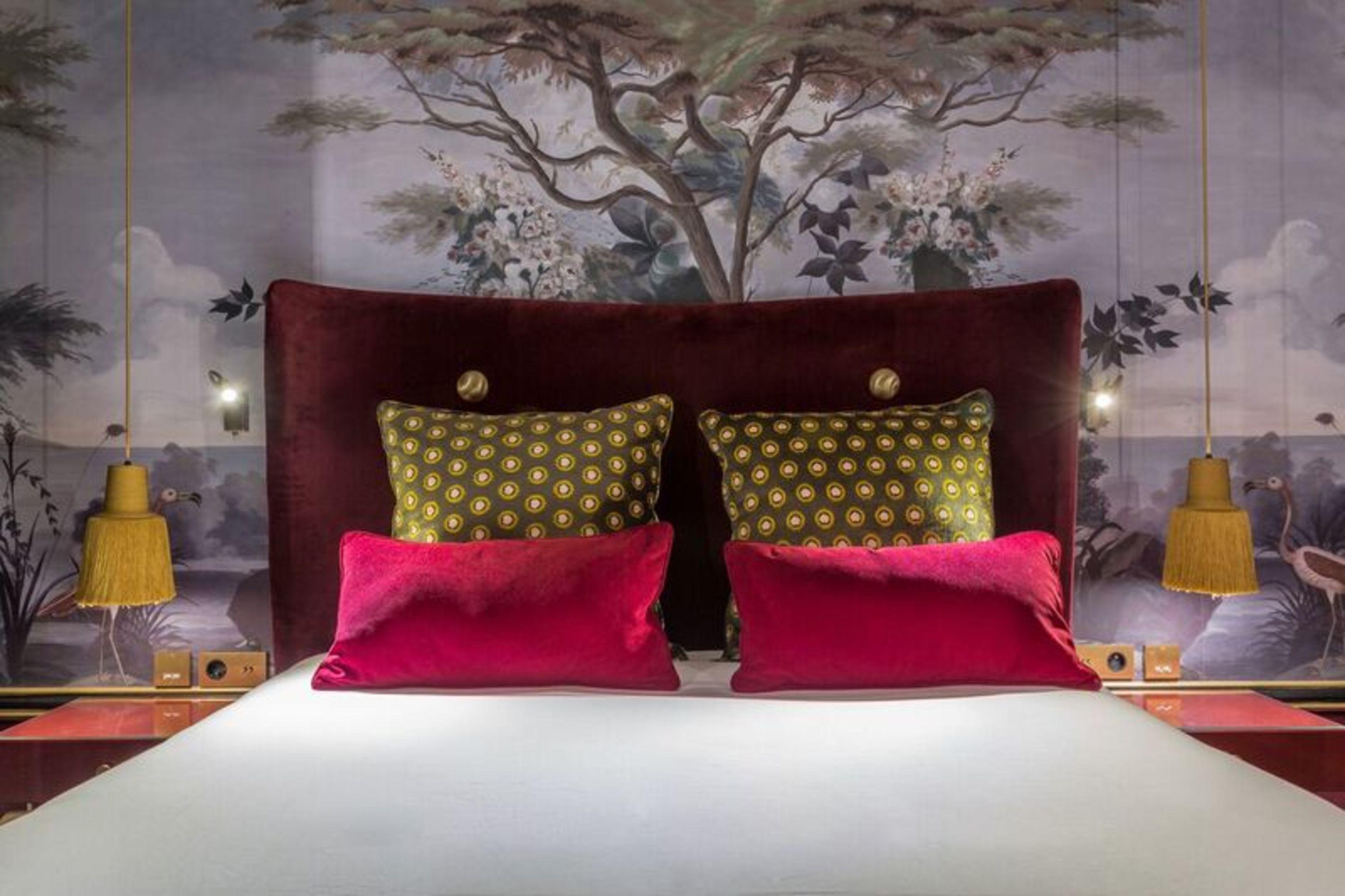 Snob Hotel