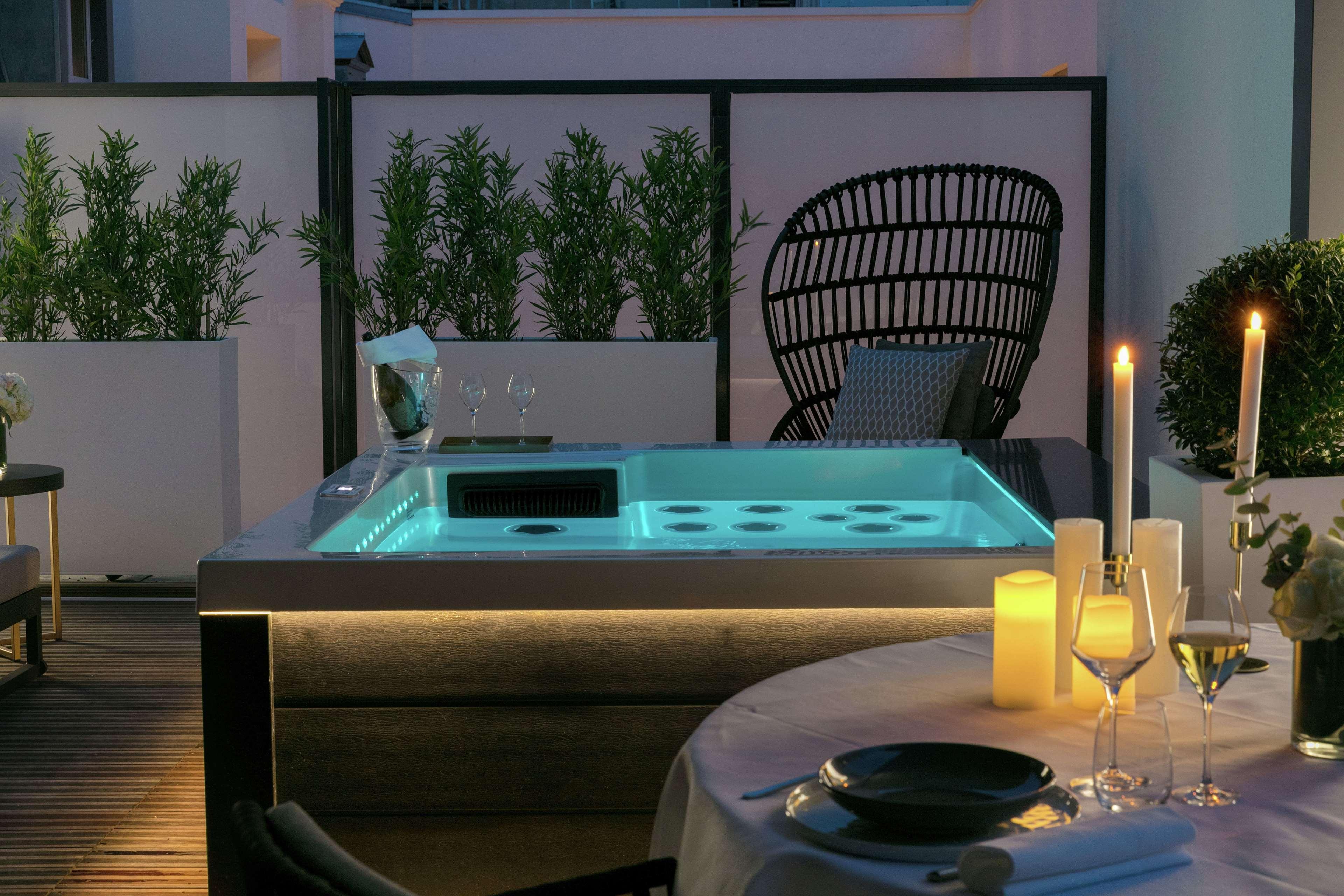 Niepce Paris, Curio Collection By Hilton Hotel Paris