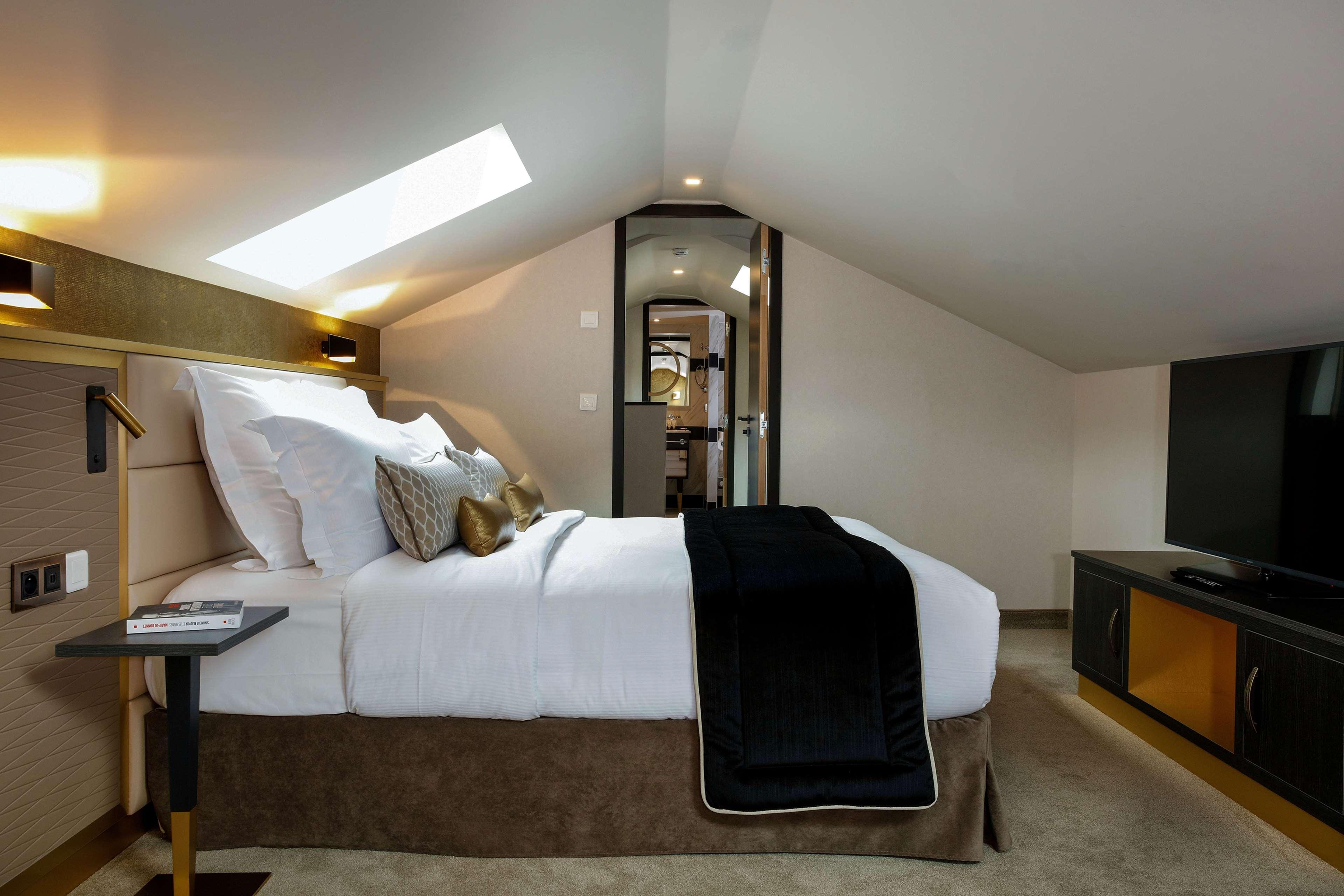 Niepce Paris, Curio Collection By Hilton