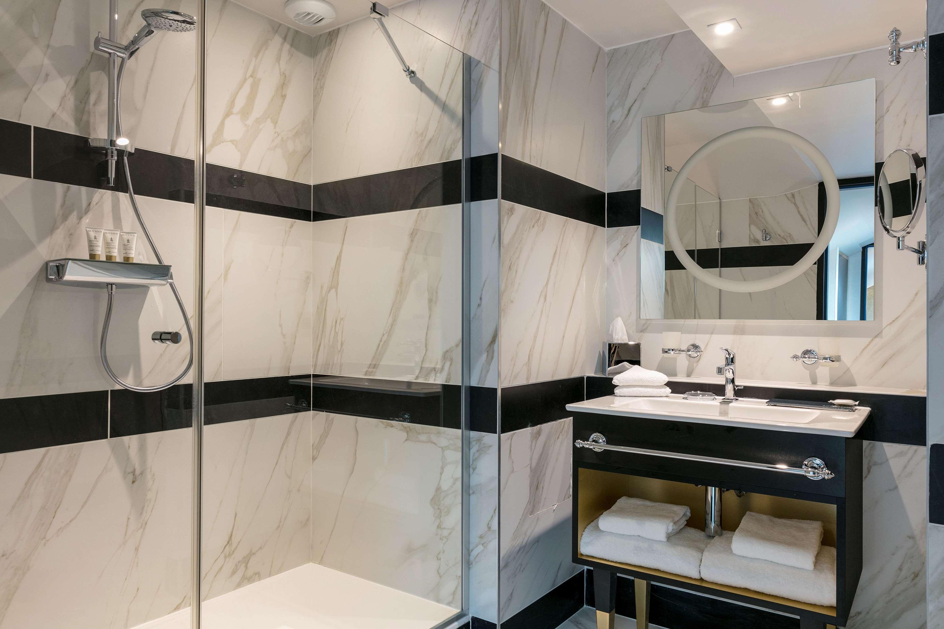 Hotel Niepce Paris, Curio Collection By Hilton Paris
