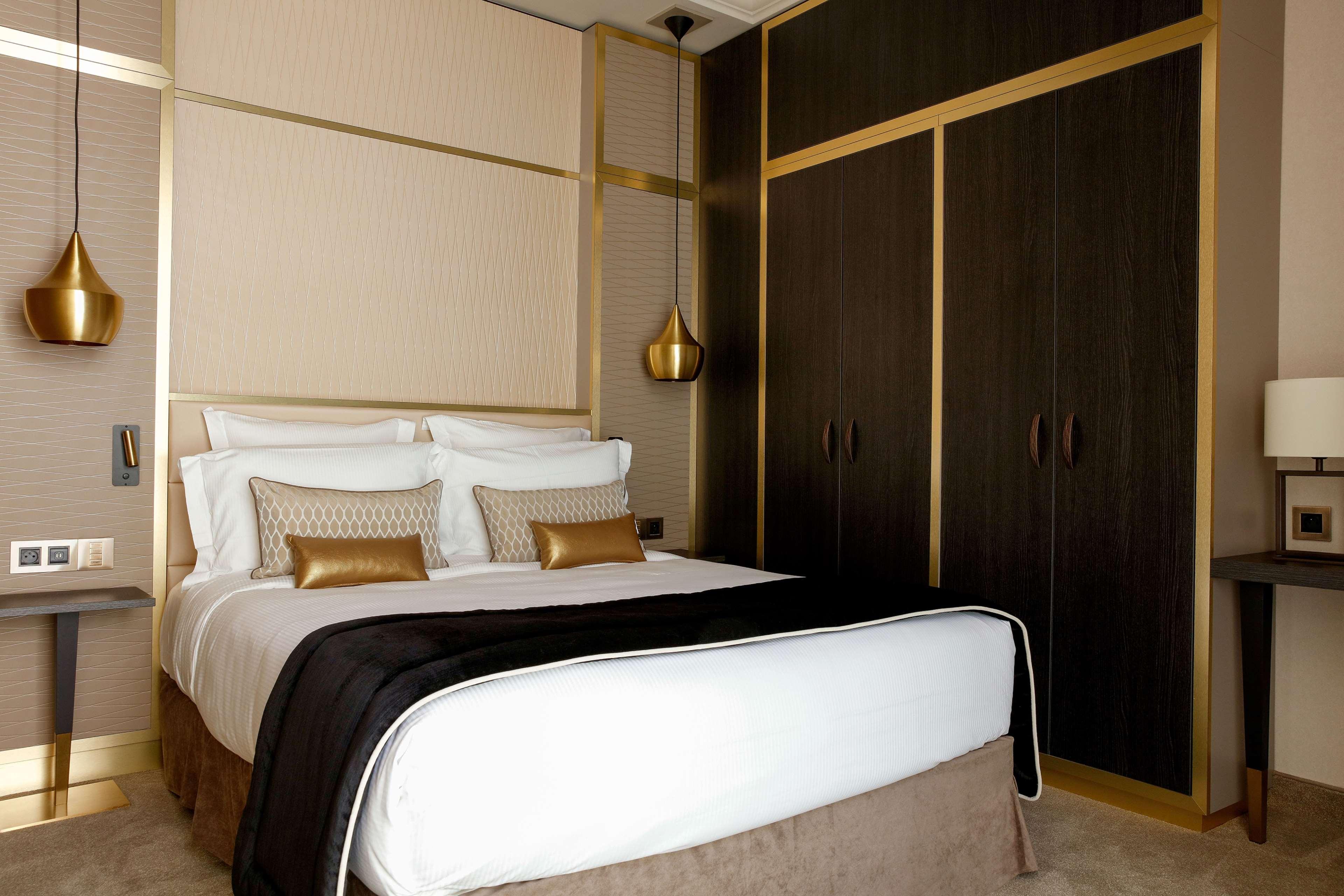 Niepce Paris, Curio Collection By Hilton Paris
