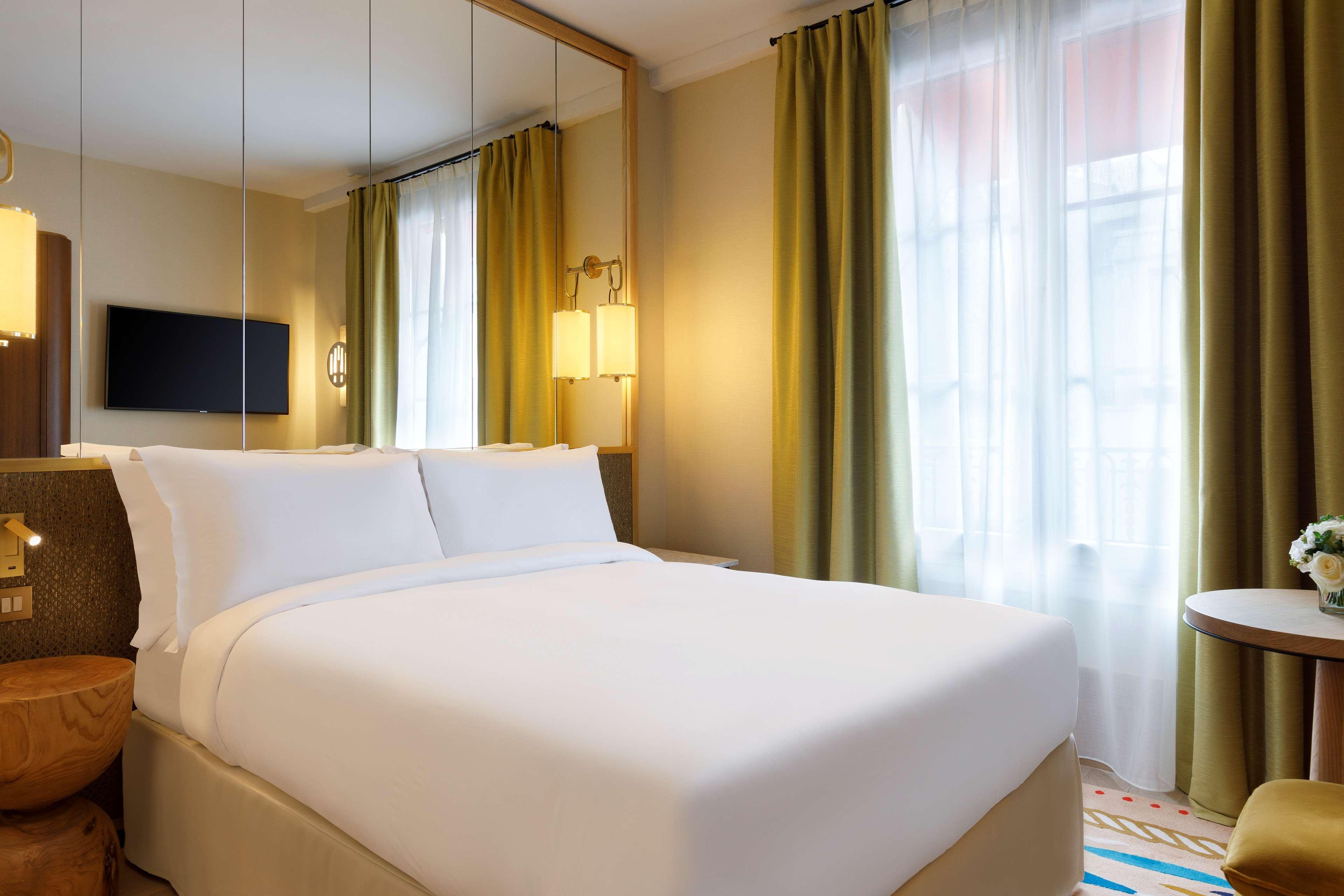 Hotel Le Belgrand Champs Elysees, Tapestry By Hilton