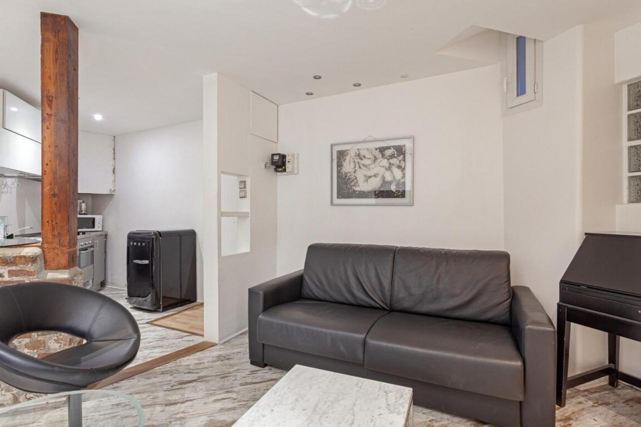 Bright 2 Bedroom In Apartment *