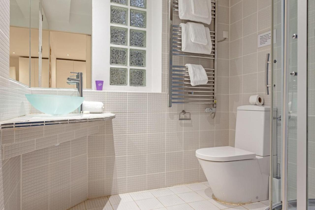 Bright 2 Bedroom In Paris