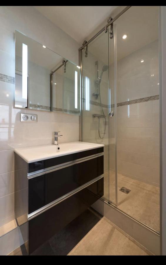 Luxury New Modern Apptmt In Center Of Apartment *