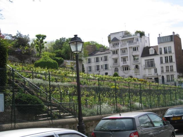 Quiet Hill Of Montmartre Paris
