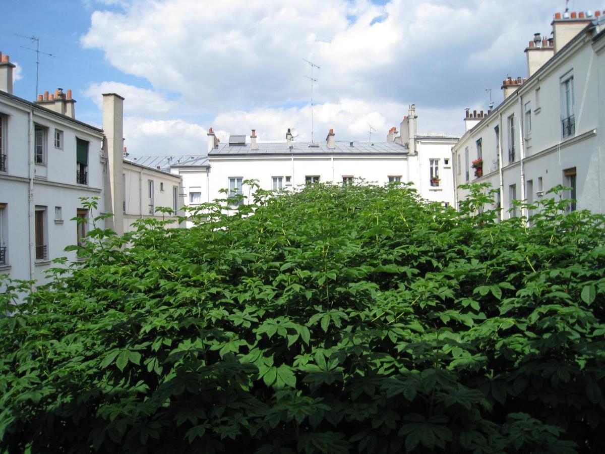 Quiet Hill Of Montmartre Paris