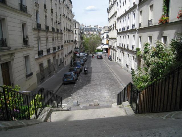 Quiet Hill Of Montmartre * Paris