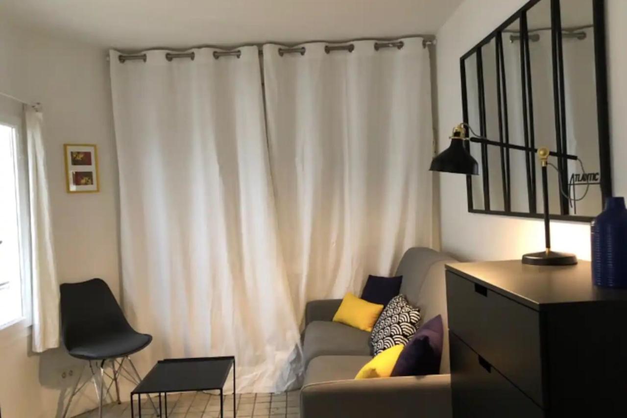 Unique And Bright Studio In Apartment Paris