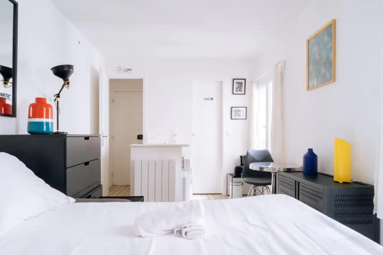 Apartment Unique And Bright Studio In