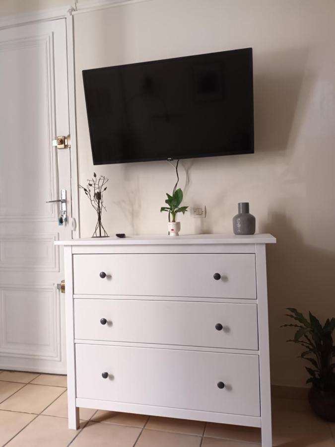 Apartment Gorgeous Place, Center ,close To Louvre Meusm And Eiffel Tour Paris