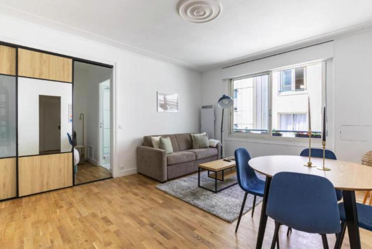 26 Montaigne/place De L’alma : Beautiful 4p *