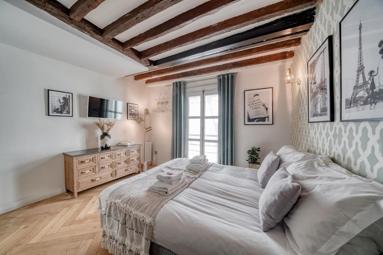 Ultra Historical Parisian Flat - Louvre Paris