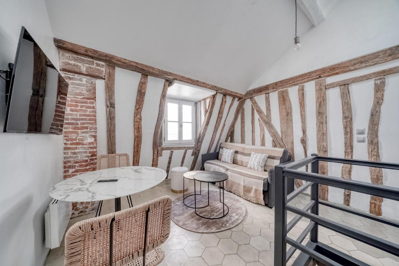 Ultra Historical Parisian Flat - Louvre * Paris