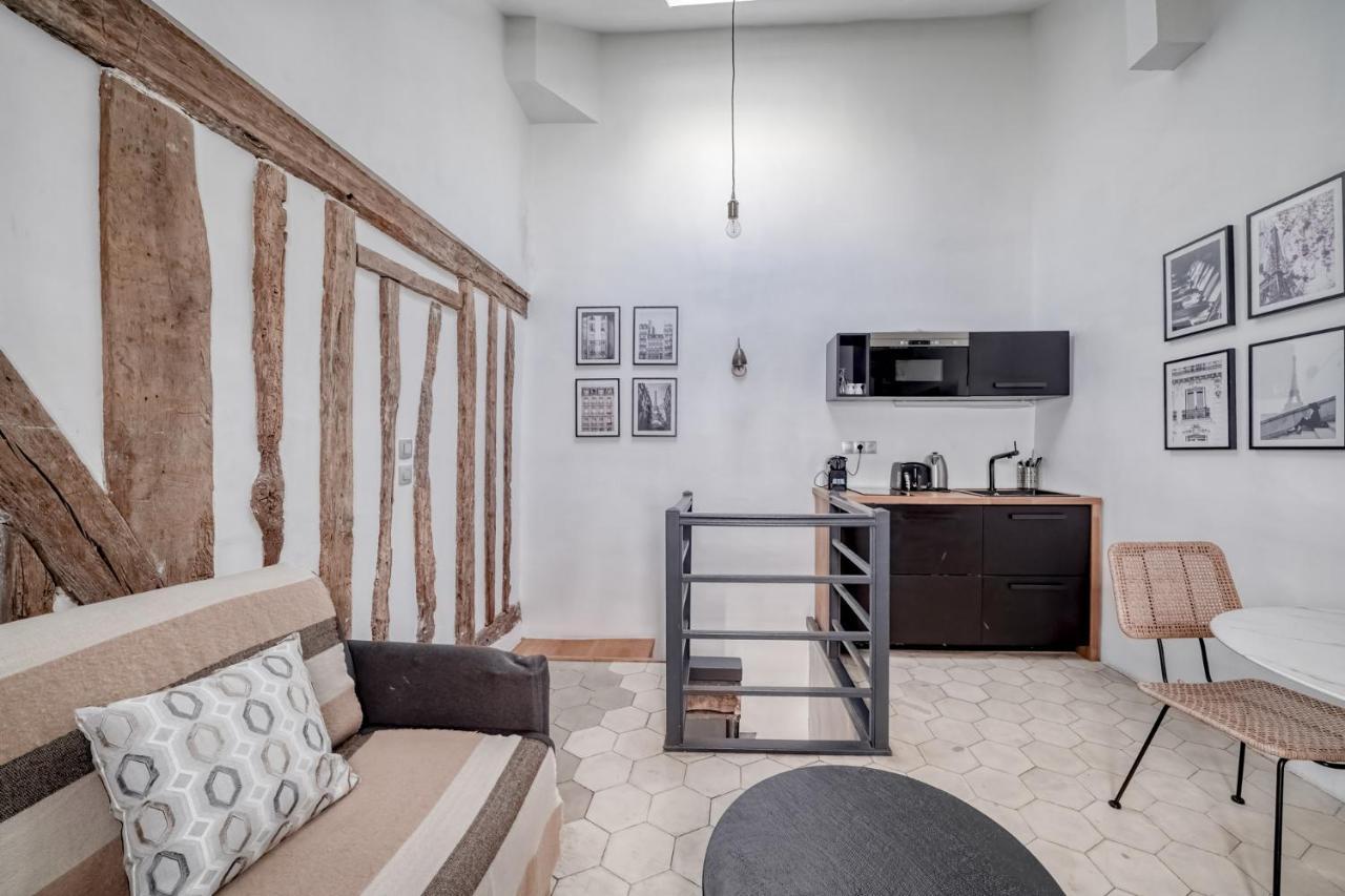 Ultra Historical Parisian Flat - Louvre Apartment Paris
