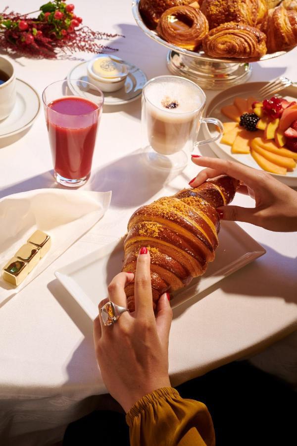 Plaza Athénée - Dorchester Collection Paris