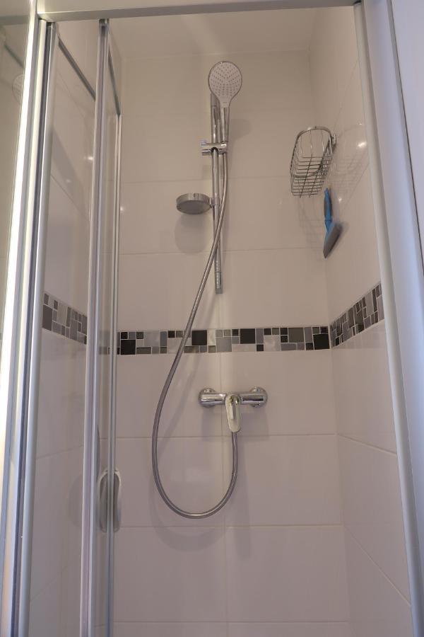 Parisian Cozy Studio: Batignolles Charm Near Landmarks Apartment *