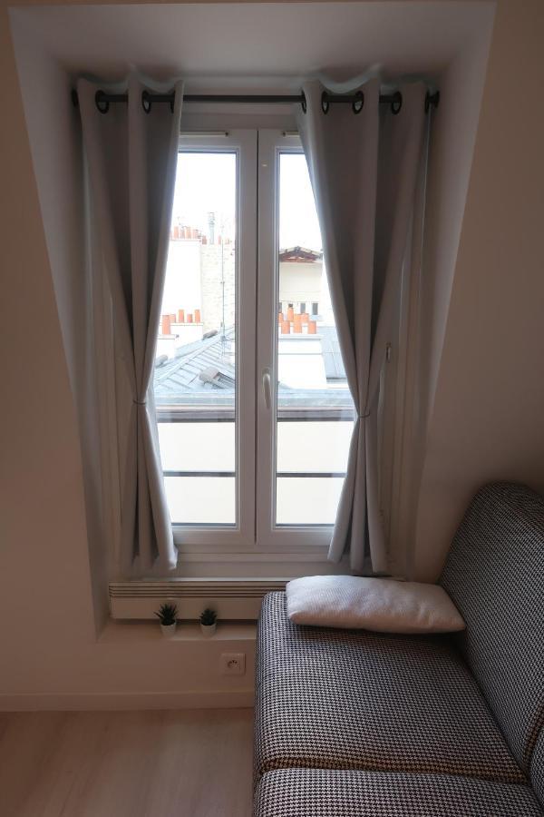 Parisian Cozy Studio: Batignolles Charm Near Landmarks Paris
