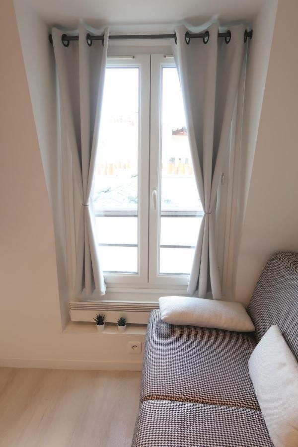 Apartment Parisian Cozy Studio: Batignolles Charm Near Landmarks *