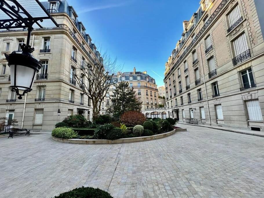 : Studio Avenue Montaigne, Champs-elysees Apartment Paris
