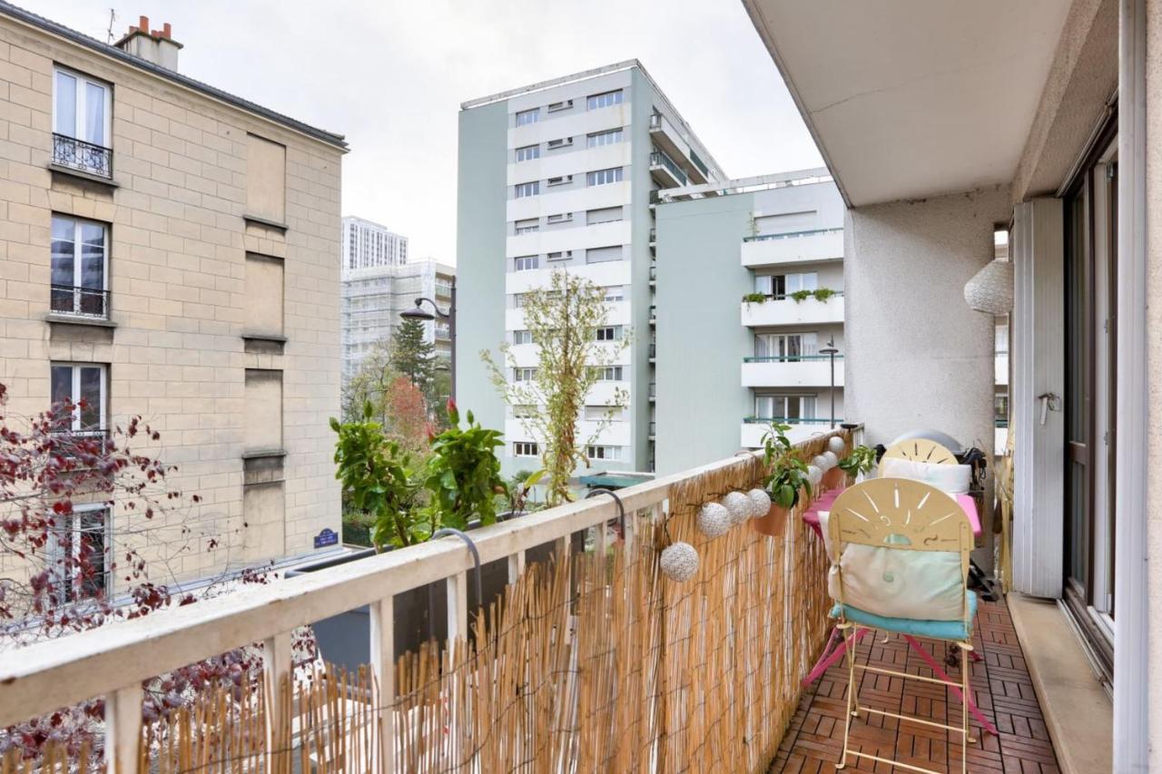 Bright For 4 With Balcony Paris