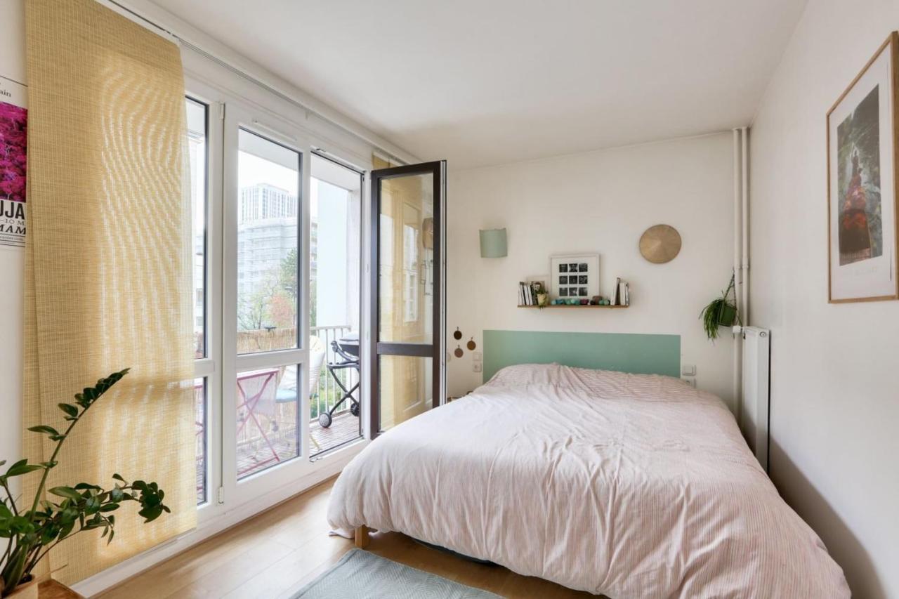 Bright For 4 With Balcony Apartment