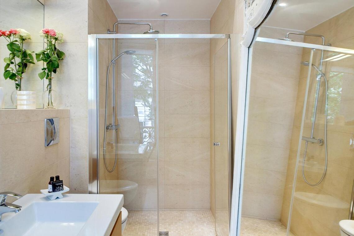In A Great Location Close To The Eiffel Tower * Paris
