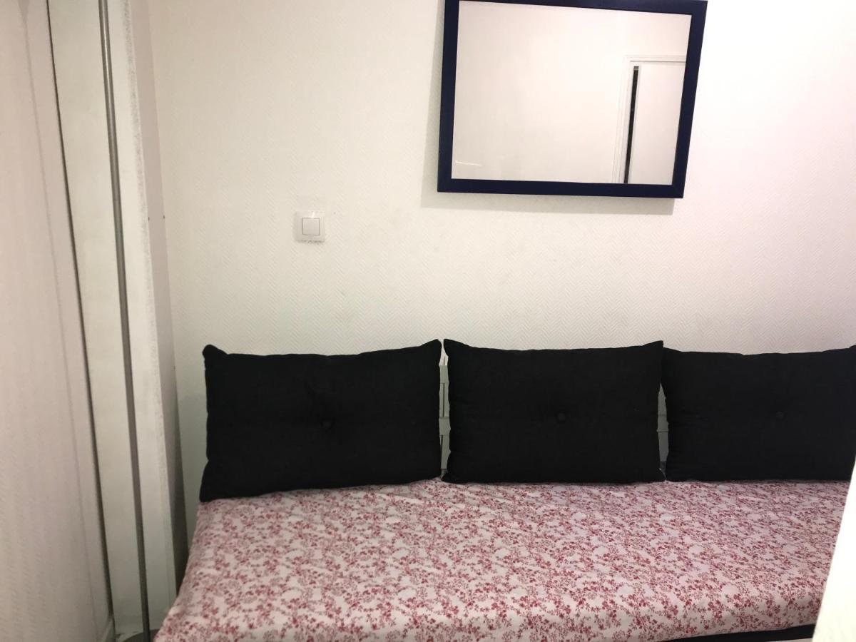 Apartment Voltaire 11 *
