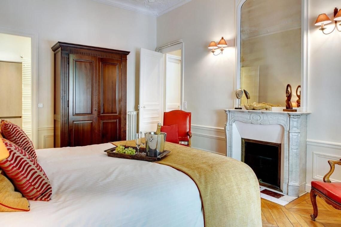 In A Great Location Close To The Eiffel Tower Apartment
