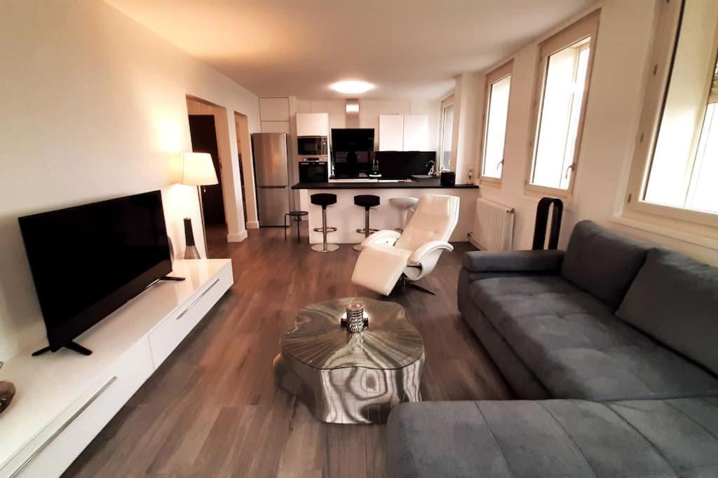 Spacious In Place Des Fetes Apartment *