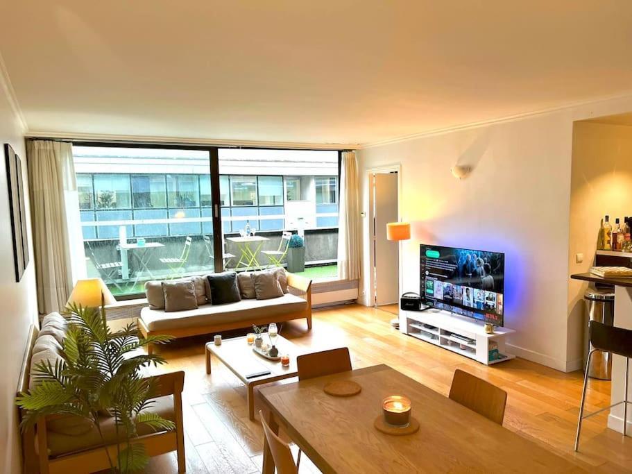 Apartment Champs Elysees-belle Terrasse, Luxueux *
