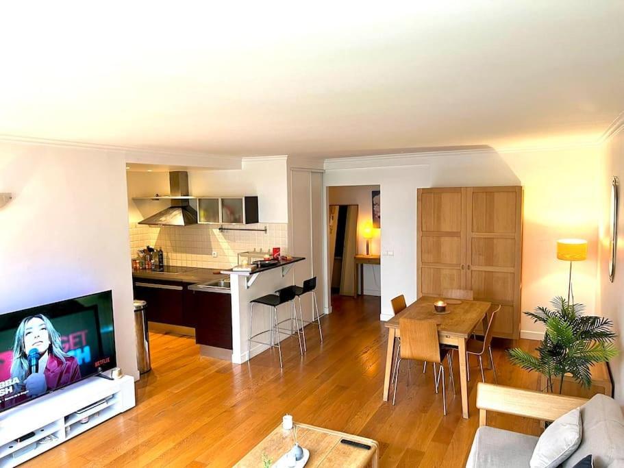 Champs Elysees-belle Terrasse, Luxueux Apartment *