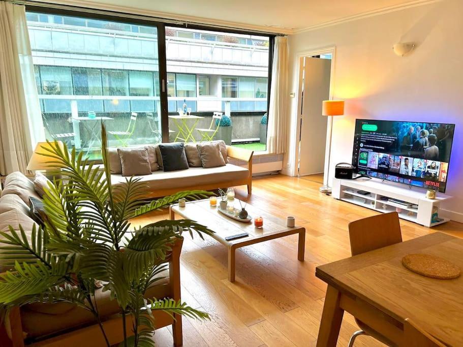 Champs Elysees-belle Terrasse, Luxueux Apartment *